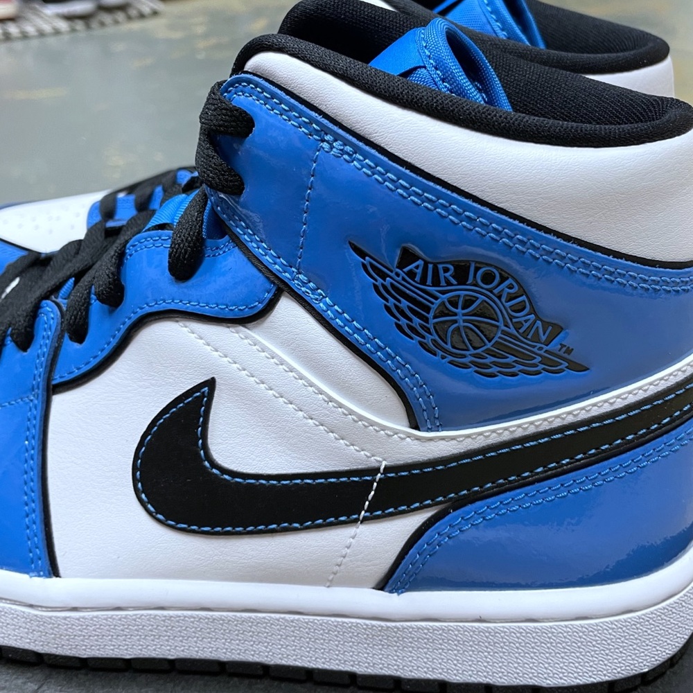Nike Air Jordan 1 Mid SE Signal Blue DD6834-402 9.5 Patent Leather - Picture 6 of 11